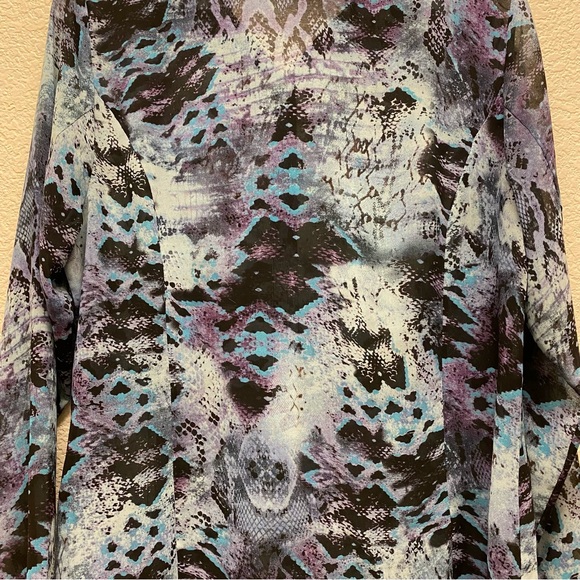 CABI Python Print Button Up Semi Sheer Blouse Blue Large - Picture 8 of 9
